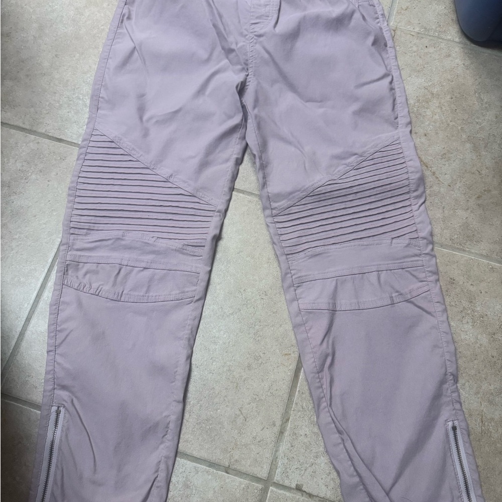 Women’s Light Pink capris - Picture 2 of 10